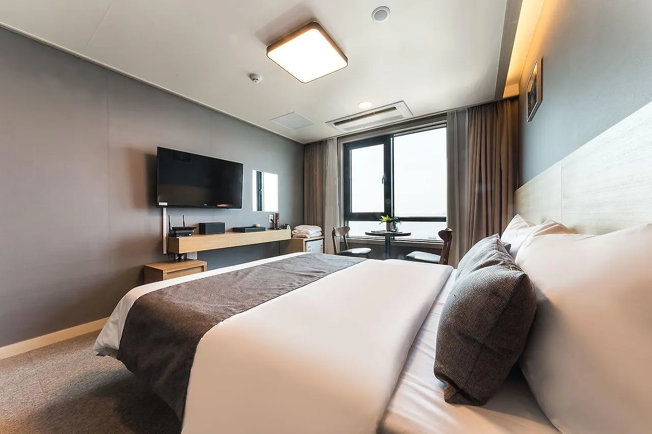 Fullmoon Tourist Hotel Incheon