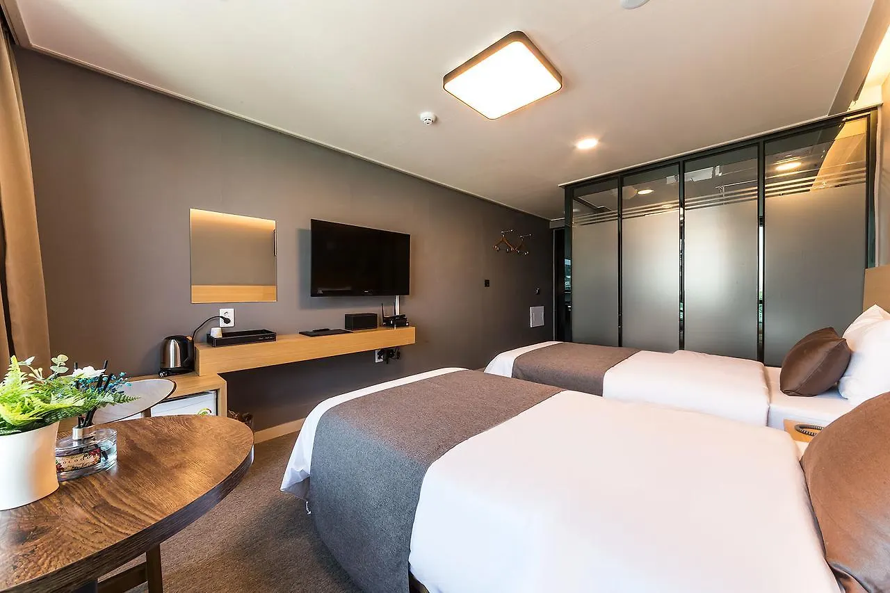 Fullmoon Tourist Hotel Incheon 3*,