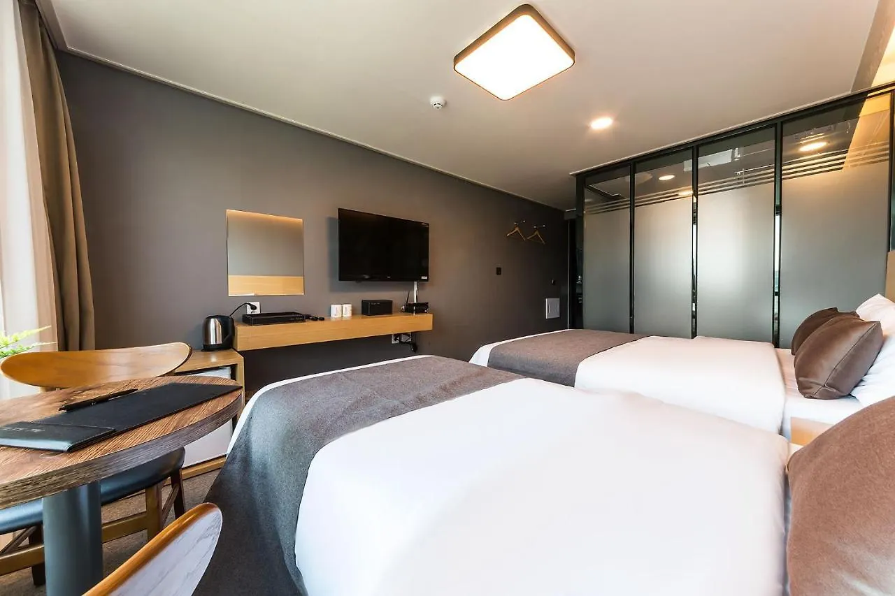 Fullmoon Tourist Hotel Incheon