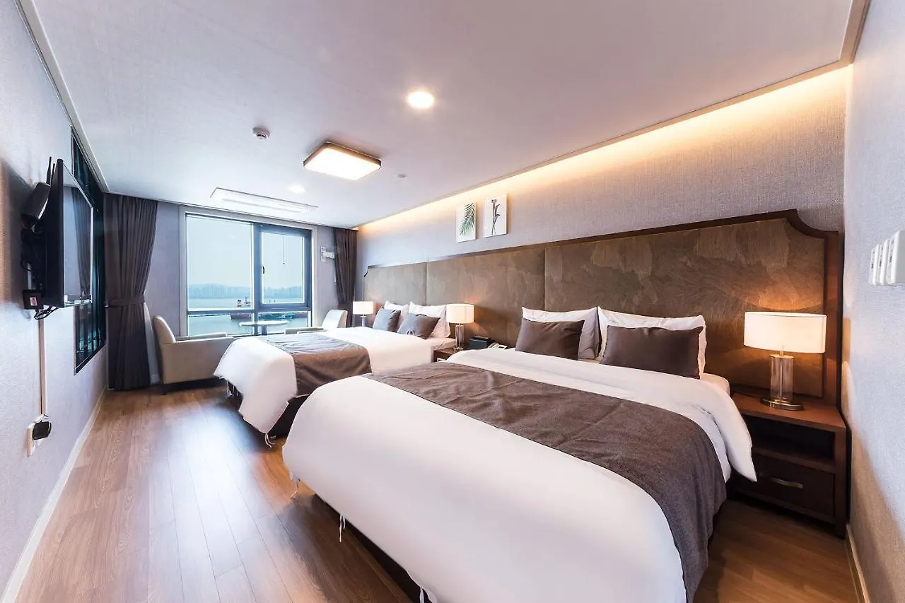 Fullmoon Tourist Hotel Incheon