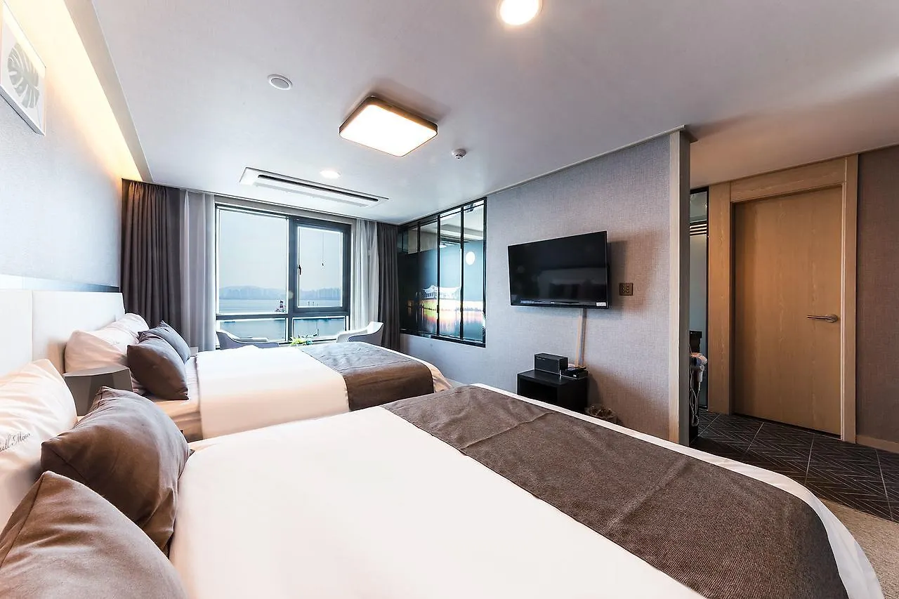 Fullmoon Tourist Hotel Incheon