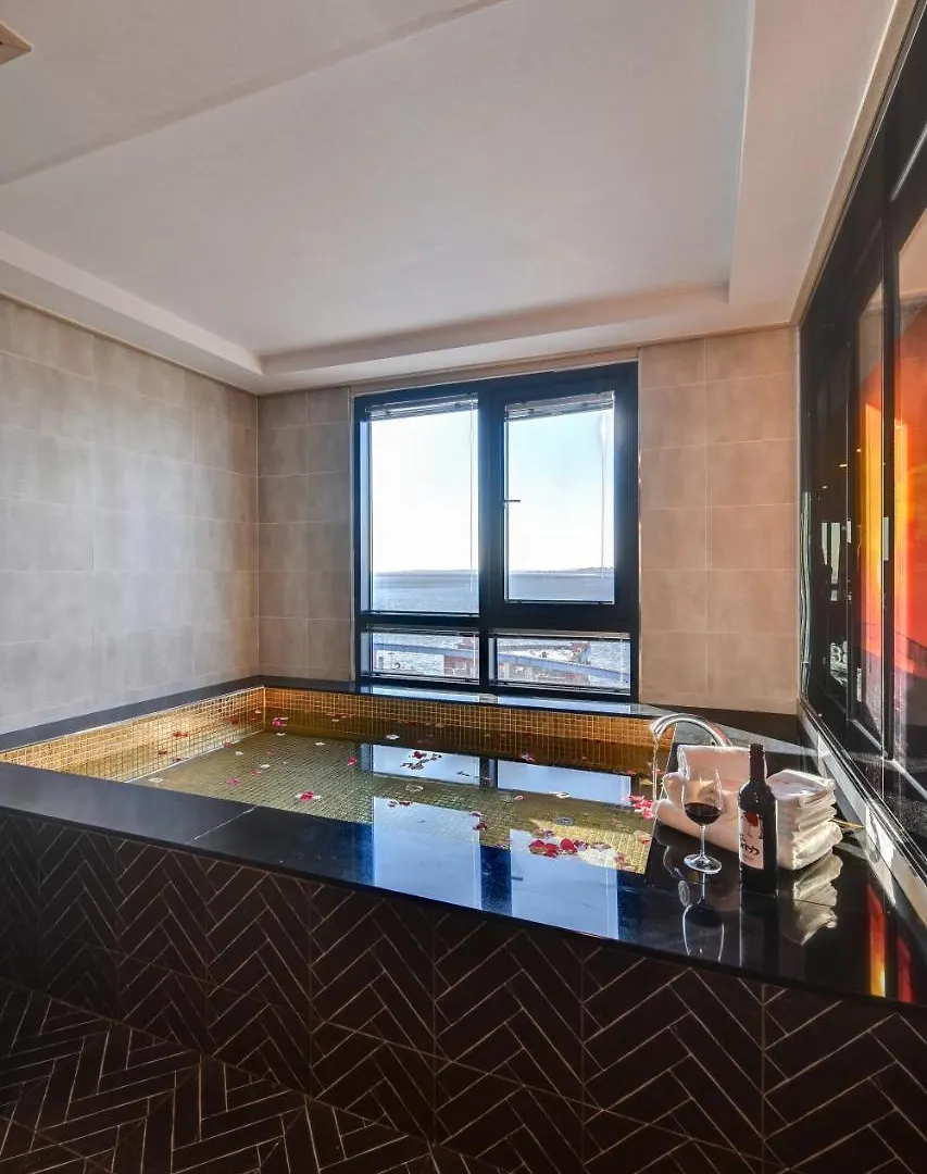 Fullmoon Tourist Hotel Incheon