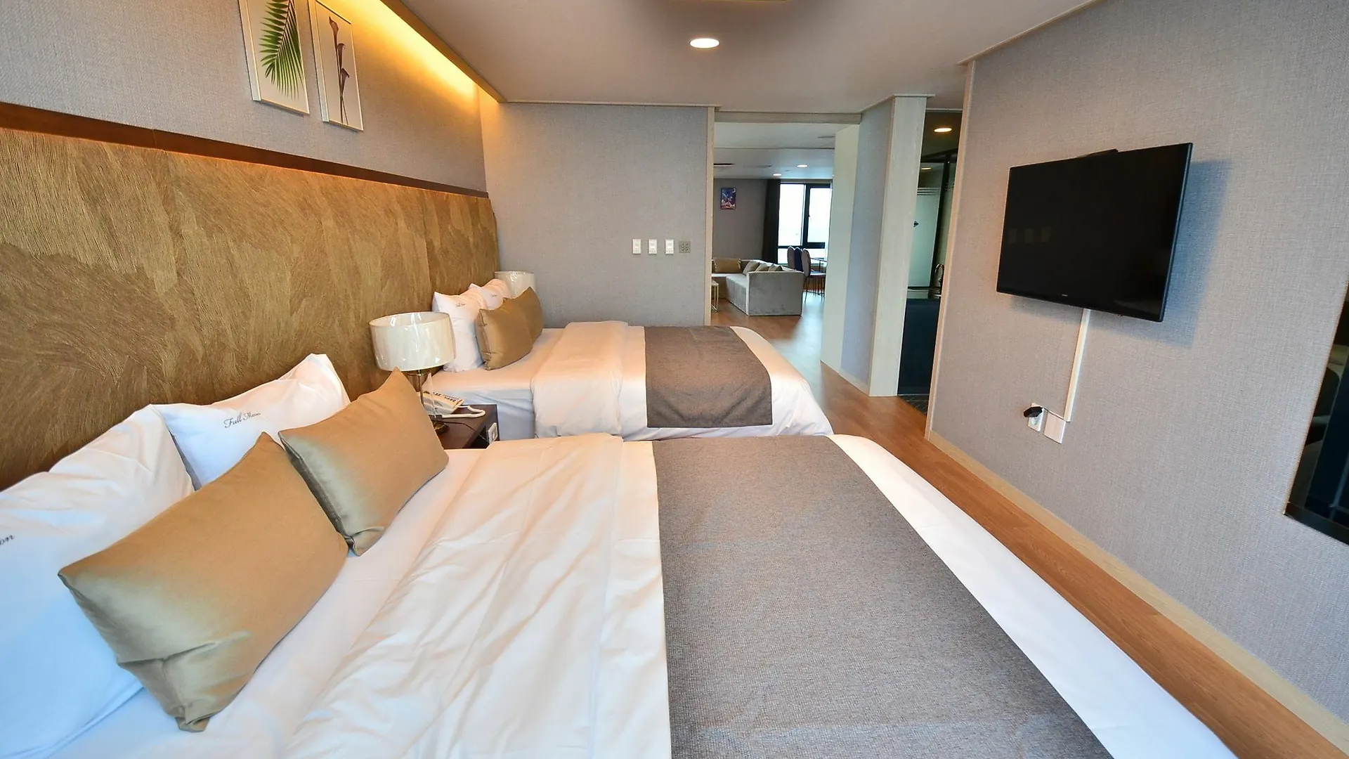 Fullmoon Tourist Hotel Incheon