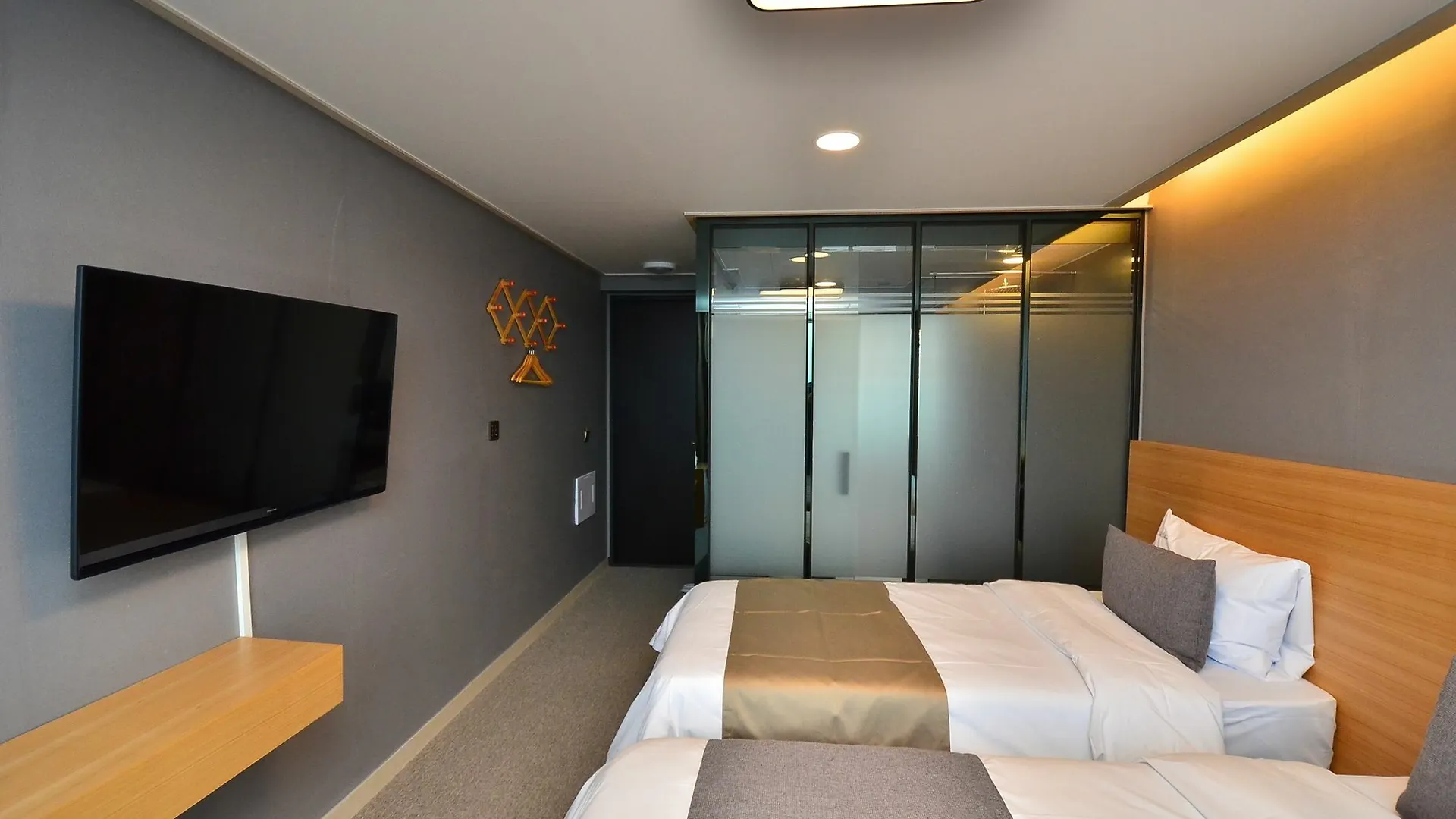 Fullmoon Tourist Hotel Incheon
